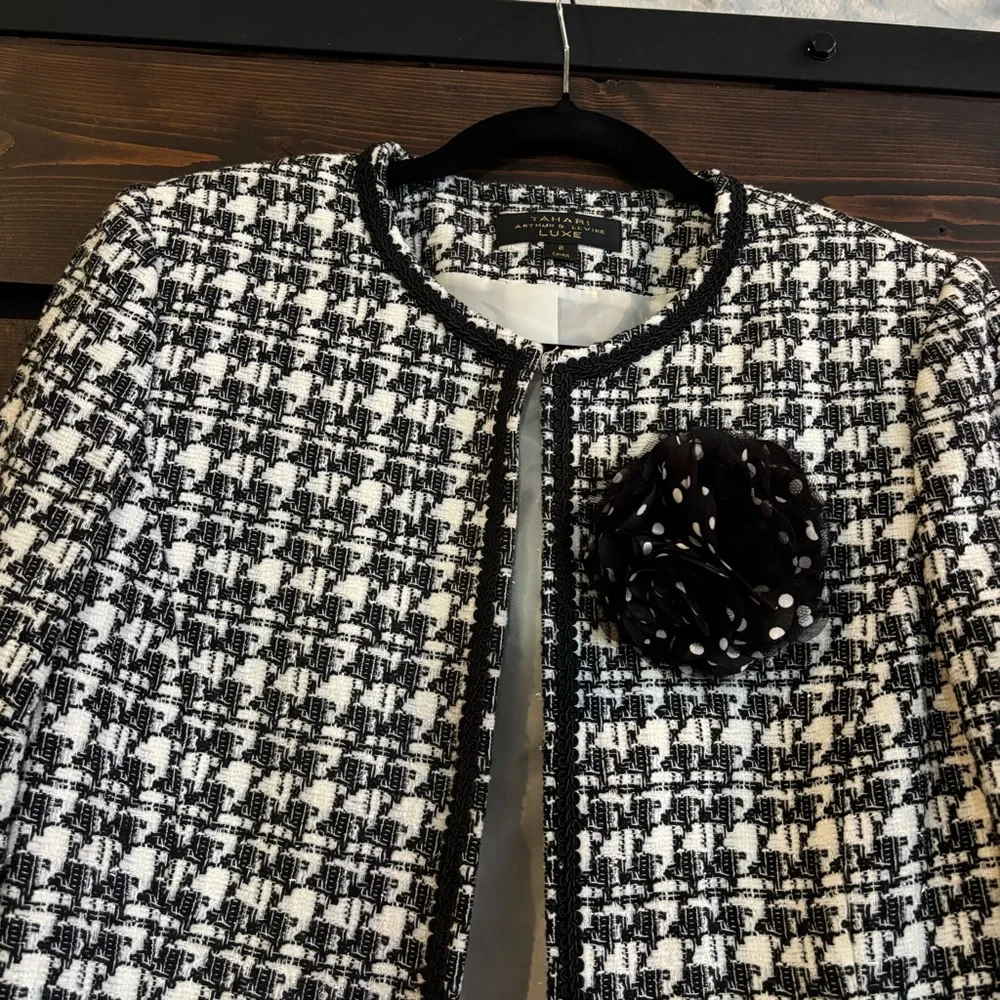 ❗️FINAL Tahari ASL Luxe Black and White Tweed Jacket Blazer with Floral Brooch 8 - Picture 3 of 6